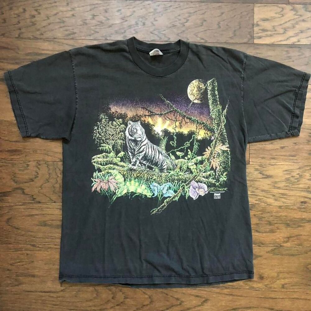 Vintage 1993 Jungle Tiger Graphic Nature Tee